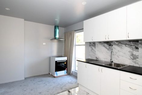 Photo of property in 16 Avonleigh Road, Green Bay, Auckland, 0604