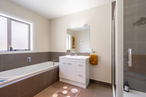 Photo of property in 28 Simpson Crescent, Raumati Beach, Paraparaumu, 5032