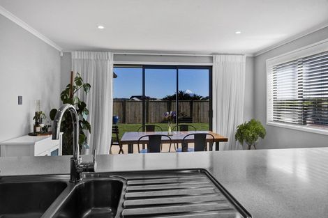 Photo of property in 32 Larlin Drive, Hawera, 4675