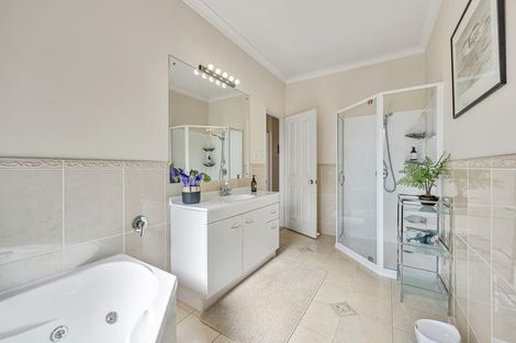 Photo of property in 5 Courtneys, West Harbour, Auckland, 0618