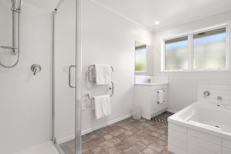 Photo of property in 124 Rowesdale Drive, Ohauiti, Tauranga, 3112