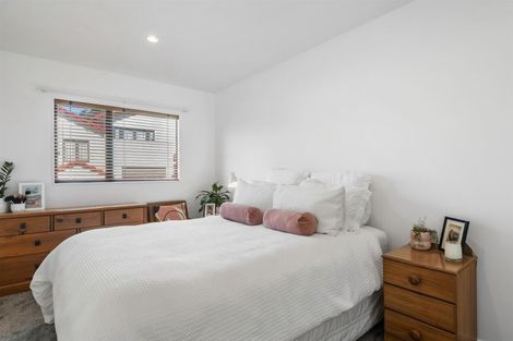 Photo of property in 5/42 Fields Parade, Oteha, Auckland, 0632