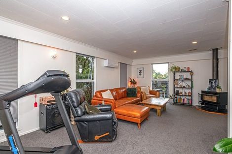 Photo of property in 20 Motuoapa Place, Kelvin Grove, Palmerston North, 4414