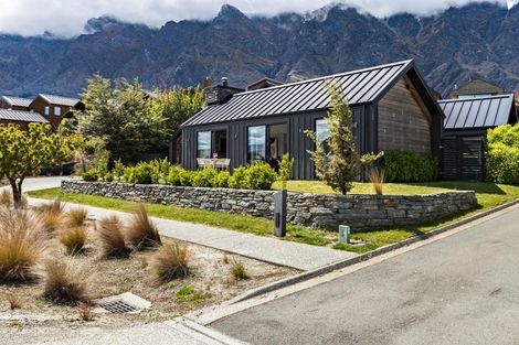 Photo of property in 35 Rannoch Drive, Jacks Point, Queenstown, 9371
