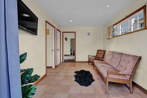 Photo of property in 66 Yeovil Road, Te Atatu Peninsula, Auckland, 0610