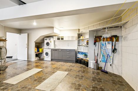 Photo of property in 2/67 Bolton Street, Kelburn, Wellington, 6012