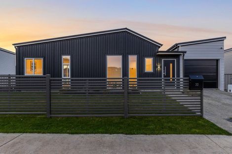 Photo of property in 32 Hokioi Drive, Kenepuru, Porirua, 5022