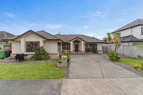 Photo of property in 62 Thornbury Crescent, East Tamaki Heights, Auckland, 2016