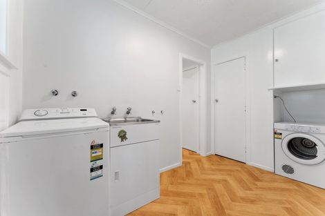 Photo of property in 77 Govett Avenue, Frankleigh Park, New Plymouth, 4310