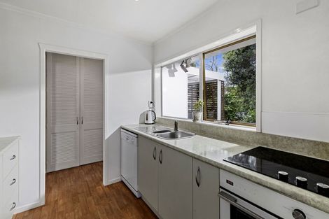 Photo of property in 2/4 Celina Place, Browns Bay, Auckland, 0630