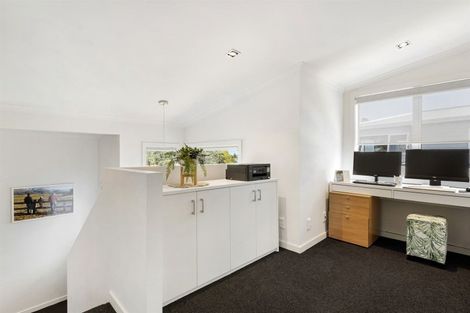Photo of property in 7a Varlene Terrace, Forrest Hill, Auckland, 0620
