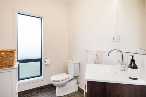 Photo of property in 7 Vaucluse Heights, Fitzherbert, Palmerston North, 4410