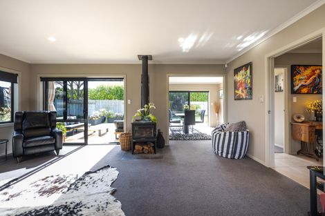 Photo of property in 95a Schnell Drive, Kelvin Grove, Palmerston North, 4414
