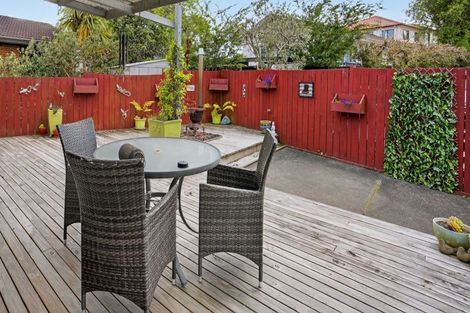 Photo of property in 9 De Quincey Terrace, Highland Park, Auckland, 2010