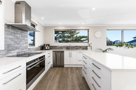 Photo of property in 11 Commodores Close, Coastlands, Whakatane, 3120