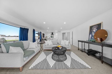 Photo of property in 1 Molesworth Street, Carterton, 5713