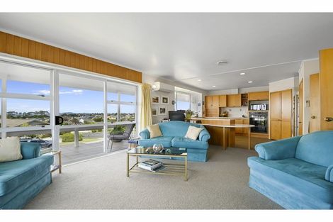 Photo of property in 2 Parkside Road, West Harbour, Auckland, 0618