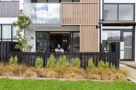 Photo of property in 2/1g Dishys Road, Flat Bush, Auckland, 2019