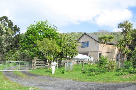 Photo of property in 1 Shirley Road, Parau, Auckland, 0604