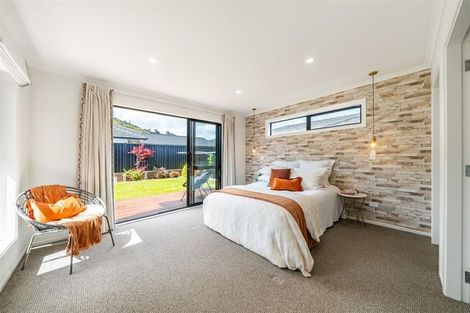 Photo of property in 11 Buddle Road, Wallaceville, Upper Hutt, 5018