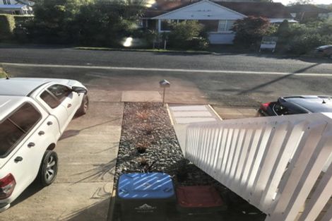 Photo of property in 2/1 Korau Road, Greenlane, Auckland, 1051