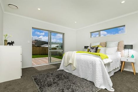 Photo of property in 8 Sir Lincoln Drive, Kumeu, 0810