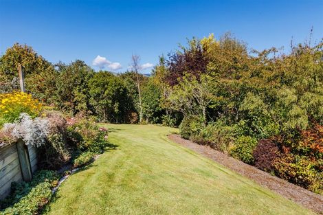 Photo of property in 24 La Lena Grove, Fitzherbert, Palmerston North, 4410