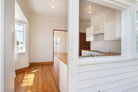 Photo of property in 32 Te Atatu Road, Te Atatu South, Auckland, 0610