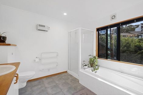 Photo of property in 11 Calypso Place, Rothesay Bay, Auckland, 0630