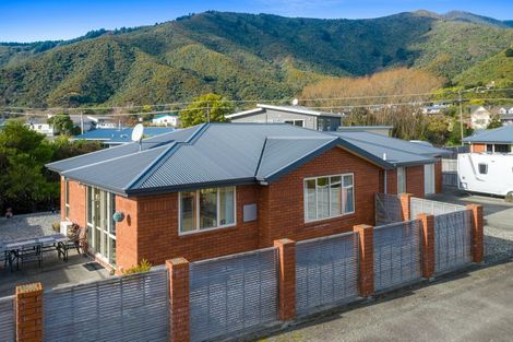 Photo of property in 253b Waikawa Road, Waikawa, Picton, 7220