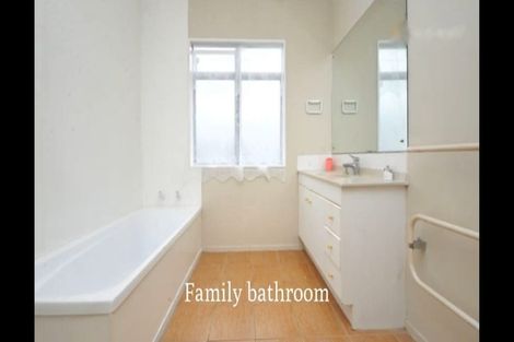 Photo of property in 12a Sturdee Road, Manurewa, Auckland, 2102