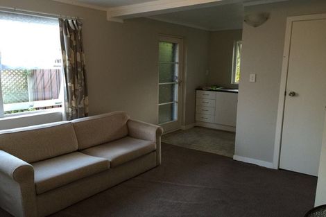 Photo of property in 17 Chelsea View Drive, Chatswood, Auckland, 0626