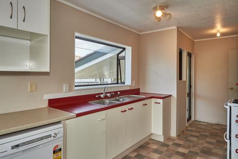 Photo of property in 2 Bevan Place, Cloverlea, Palmerston North, 4412