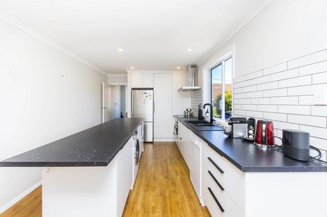 Photo of property in 32 Heretaunga Square, Silverstream, Upper Hutt, 5019