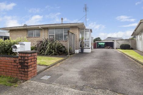 Photo of property in 2/4 Severn Place, Spotswood, New Plymouth, 4310