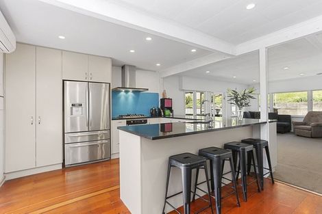 Photo of property in 32 Kashmir Road, Glen Eden, Auckland, 0602