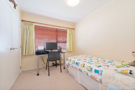 Photo of property in 34 Catalina Crescent, Forrest Hill, Auckland, 0620