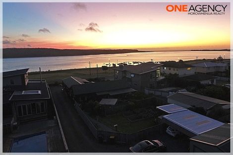 Photo of property in 35 Hartley Street, Foxton Beach, Foxton, 4815