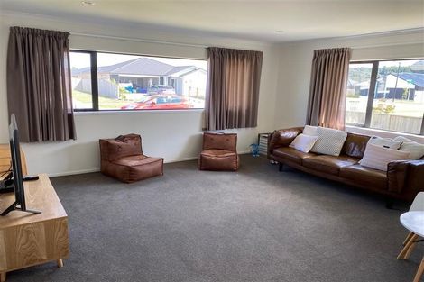 Photo of property in 3 Fred White Drive, Kumeu, 0810