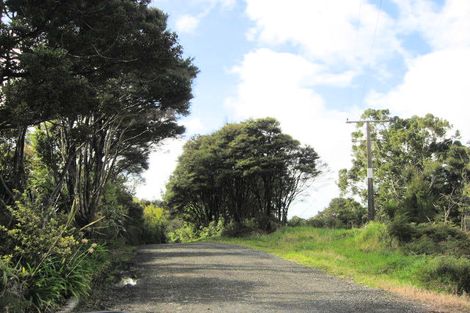 Photo of property in 32 Shirley Road, Parau, Auckland, 0604