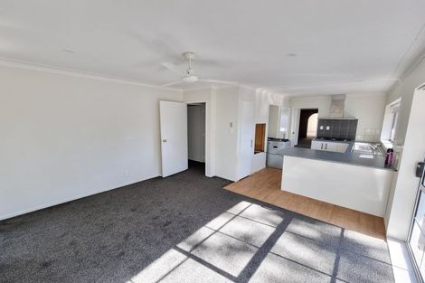Photo of property in 2 Framalda Place, Conifer Grove, Takanini, 2112