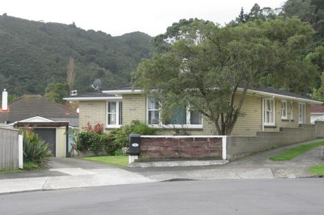 Photo of property in 2 Bella Grove, Naenae, Lower Hutt, 5011