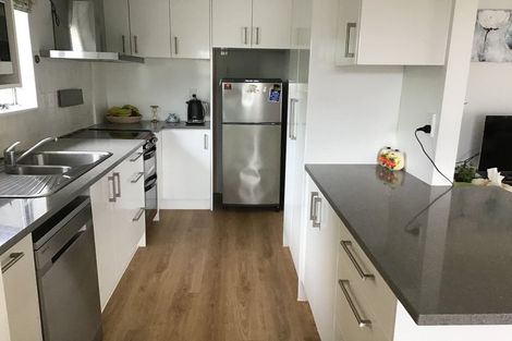 Photo of property in 2/27 Gosford Drive, Botany Downs, Auckland, 2010