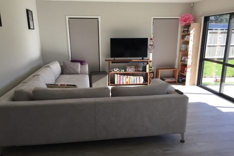 Photo of property in 17 Kahika Grove, Huapai, Kumeu, 0810