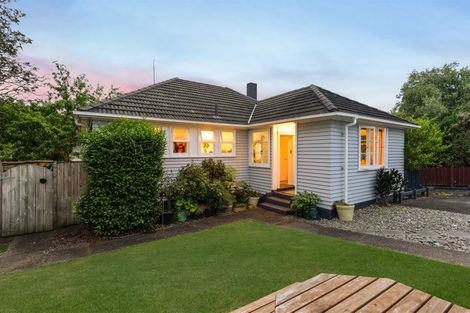 Photo of property in 23 Otakau Road, Milford, Auckland, 0620