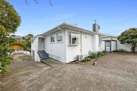 Photo of property in 20 Stuart Place, Blagdon, New Plymouth, 4310