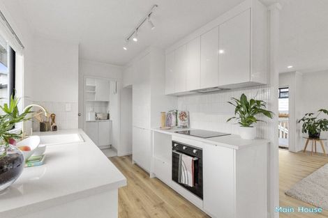 Photo of property in 8 Kupari Place, Totara Vale, Auckland, 0629