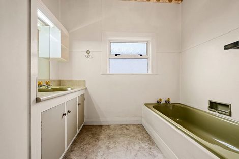 Photo of property in 220 Mangorei Road, Merrilands, New Plymouth, 4312