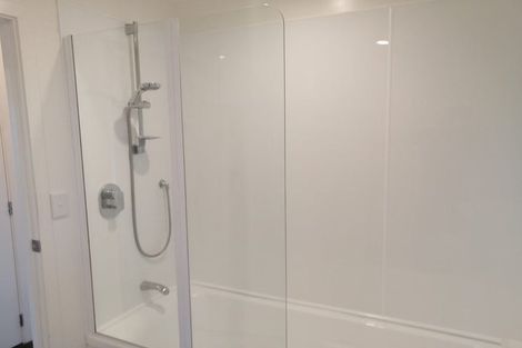 Photo of property in 5 Kemp Road, Massey, Auckland, 0614