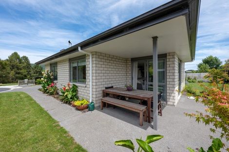 Photo of property in 8 Larches Lane, Kinloch, Taupo, 3377
